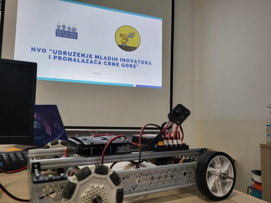 Cover photo: Robotics Basics Workshop